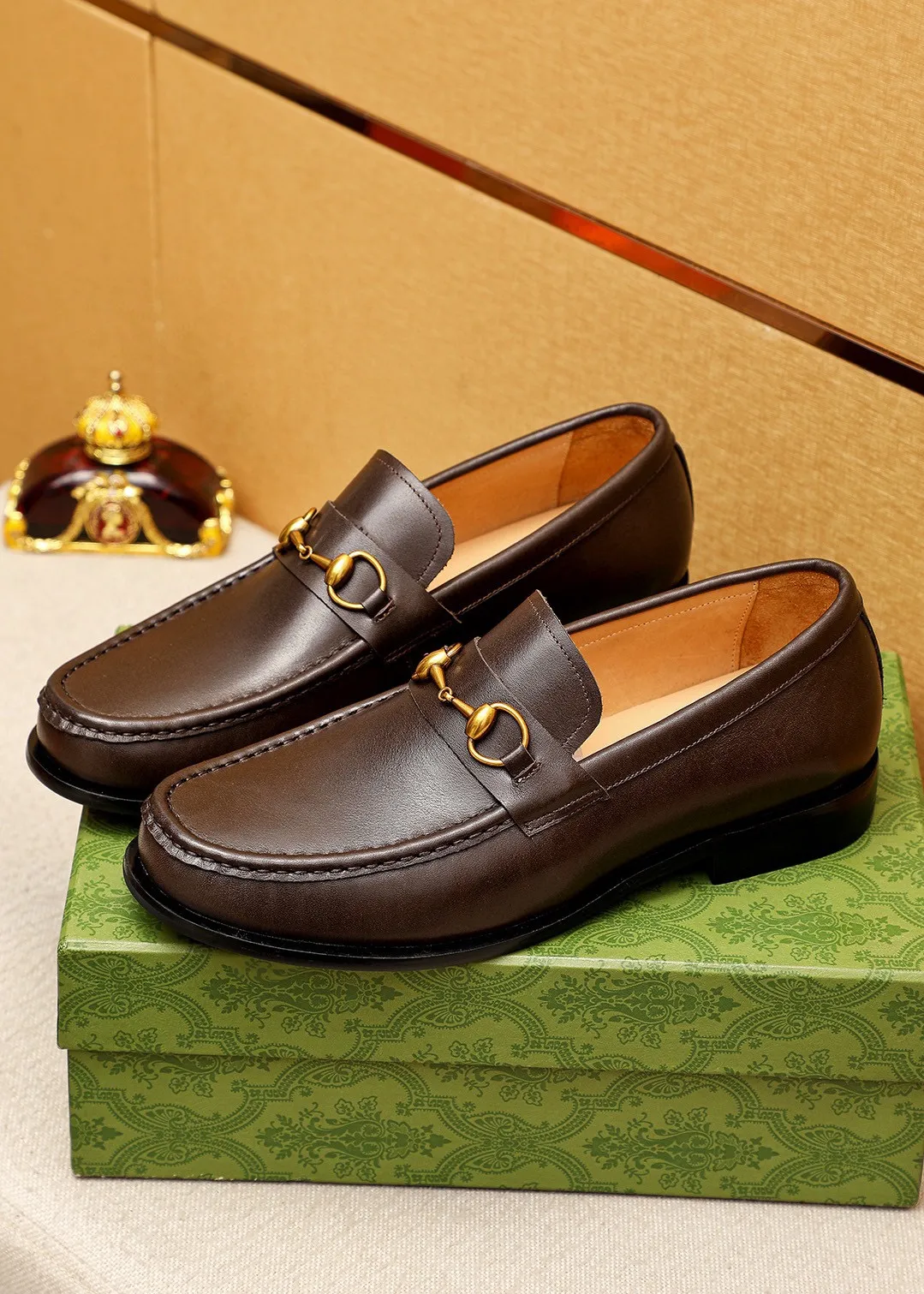 Men's shoes 💰480 💐 Product trademark: GUCCI "Gucci" casual leather shoes Regular size: 38-44 (45.46.47🉑️customized) Product materials: Selected imported first-layer calfskin upper + classic hardware buckle, imported cowhide leather lining. Strong three-dimensional visual effect, original combination outsole Color: 2⃣️colors available